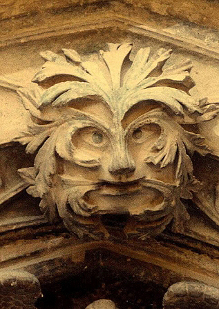 Green man en la portada de Santa María de Olite (c. 1300)