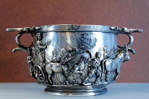Escifo, Tesoro de Boscoreale, finales s. I a.C.-comienzos s. I d. C., plata, 9,40 x 13 x 21,5 cm (París, Museo del Louvre) ©Marie-Lan Nguyen/Wikimedia Commons