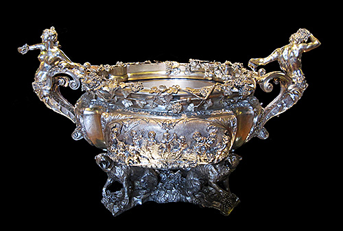 Cisterna, Charles Frederich Kandler (Elkungton & Co.) Birmingham, h. 1880, galvanoplastia, 100,3 x 165,1 x 93 cm, 145,151 kg (Nueva York, Museo Metropolitano de Arte) © GFDL/Creative Commons