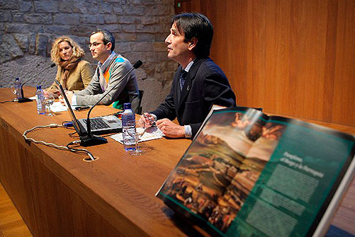De izquierda a derecha: Dª Rosa Lózpez Garnica, D. Fermín Ibarra Alonso y Ricardo Fernández Gracia