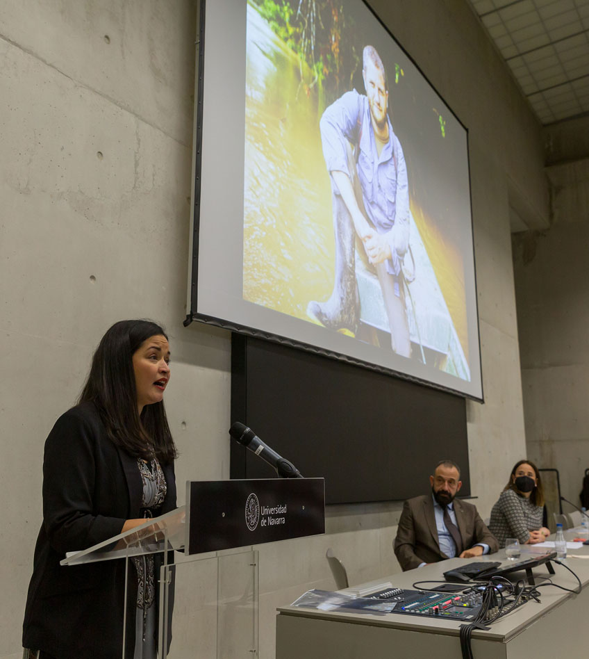 Rosaura Romero durante la entrega del premio Luka Brajnovic a su marido David Beriain