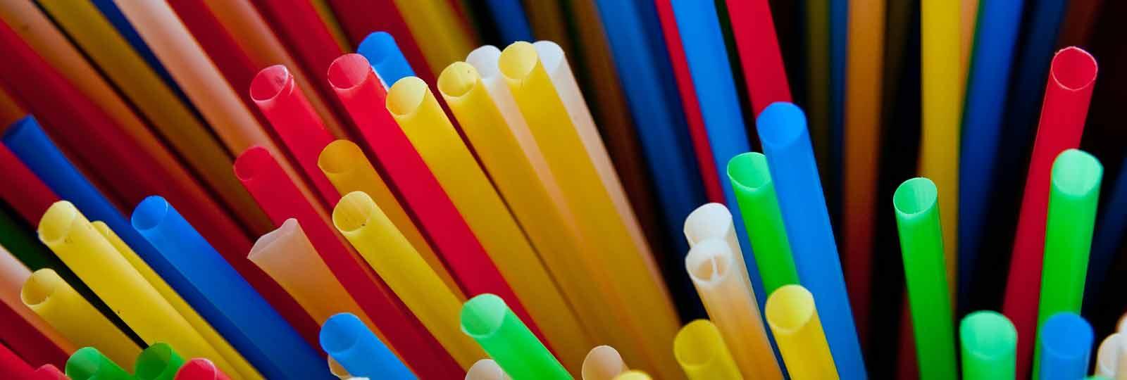 Por Ley: No a las pajitas de plástico