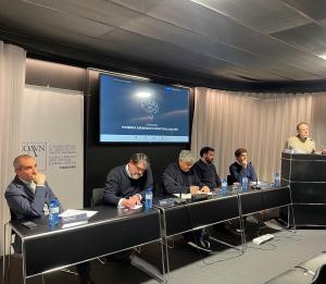 El profesor de la Escuela César Martín Gómez participa en una mesa redonda sobre vivienda asequible e industrialización organizada por el COAVN